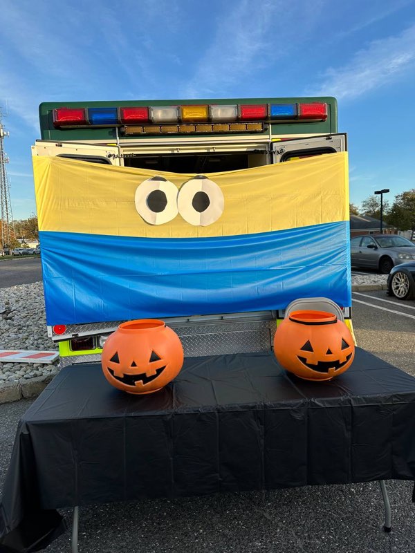 Wall_First_Aid_Trunk_Treat_3